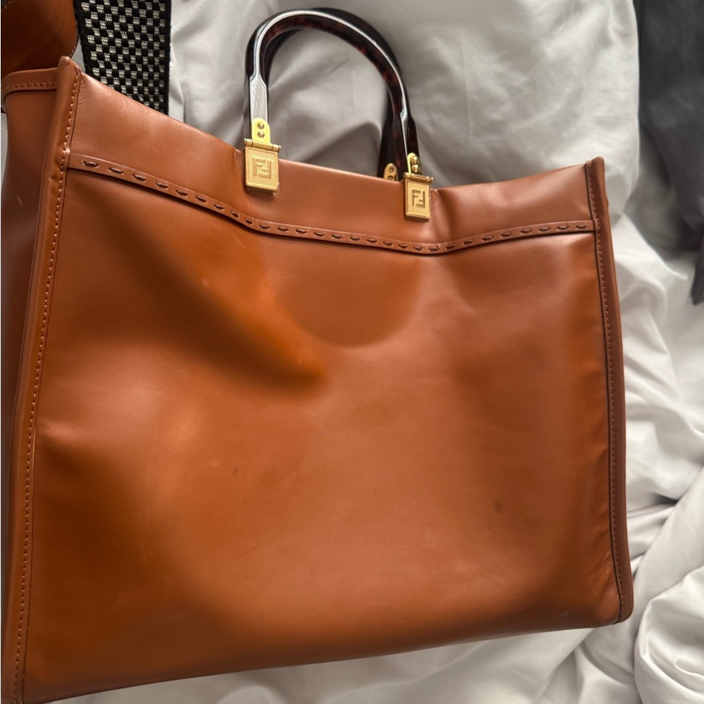 Large Fendi sunshine tote with custom Fendi strap!! Great condition! - Picture 5 of 7